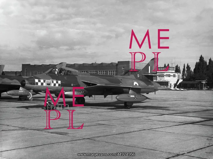 : Hawker Hunter F-4 : Hawker Hunter F-4