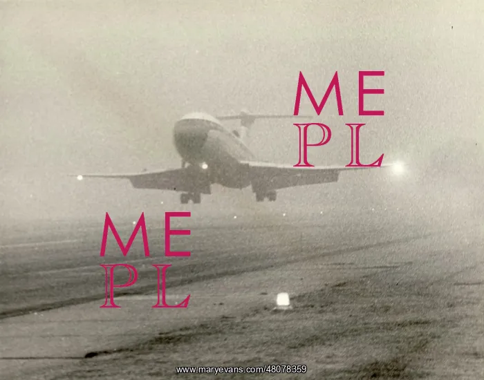 : A Hawker Siddeley Trident lands automatically : A Hawker Siddeley Trident lands automatically