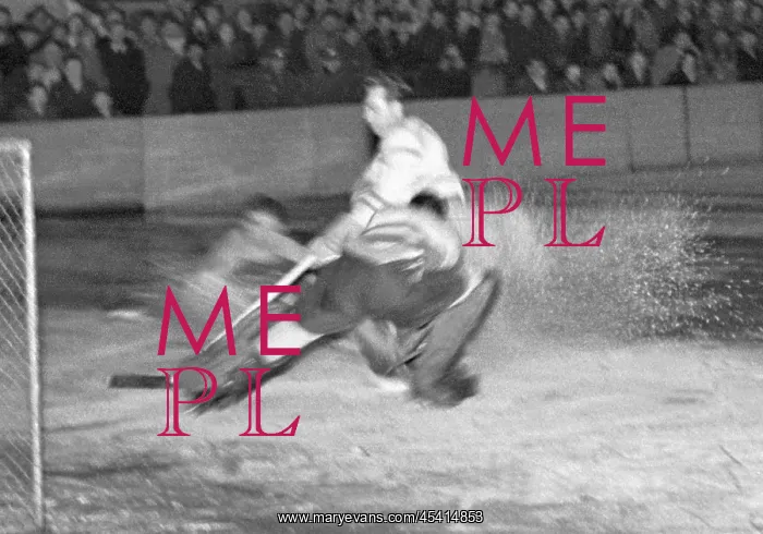  : HC Davos. Prague - Czechoslovakia 1947. Barrage of particles of ice fly