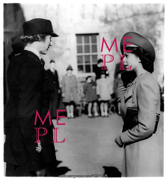 : Head of RUC Marion Macmillan with Princess Elizabeth : Head of RUC Marion Macmillan with Princess Elizabeth