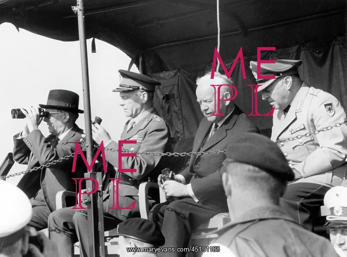 : Head of state Lubke at manoeuvre of British troops in German : Head of state Lubke at manoeuvre of British troops in German