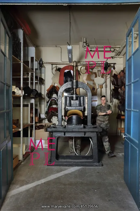 : Heat moulding press, Workshops of the Republican : Heat moulding press, Workshops of the Republican