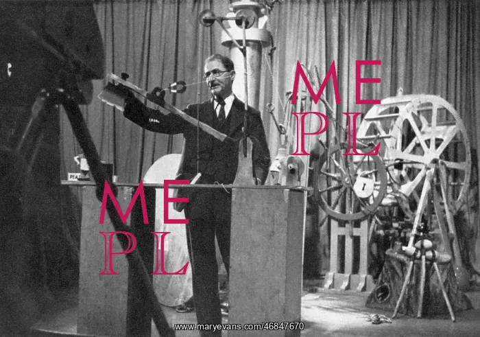 : Heath Robinson and his pea-splitting machine : Heath Robinson and his pea-splitting machine