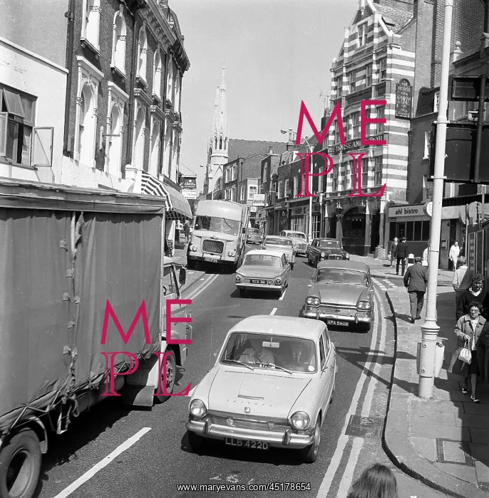 : Heath Street, Hampstead, London : Heath Street, Hampstead, London