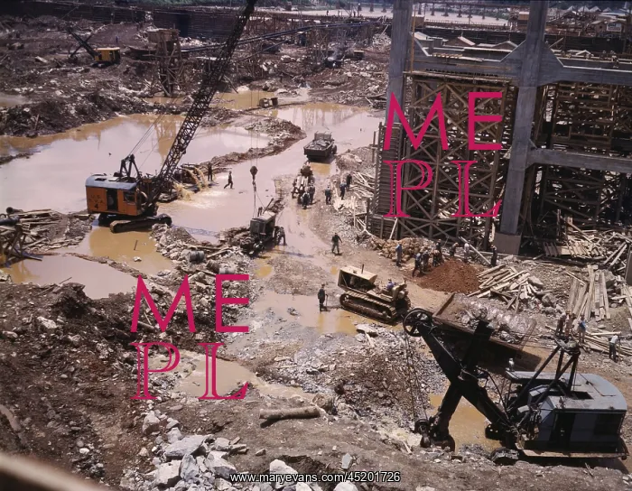 : Heavy equipment in the mud of Tennessee ? : Heavy equipment in the mud of Tennessee ?