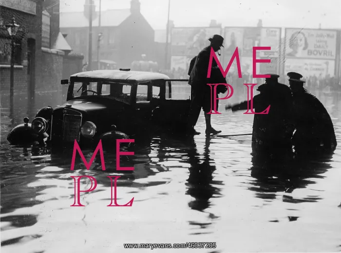 : Heavy flooding in England : Heavy flooding in England
