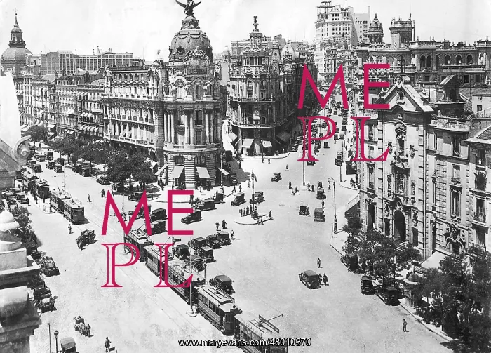 : Heavy traffic in Madrid, 1934 : Heavy traffic in Madrid, 1934