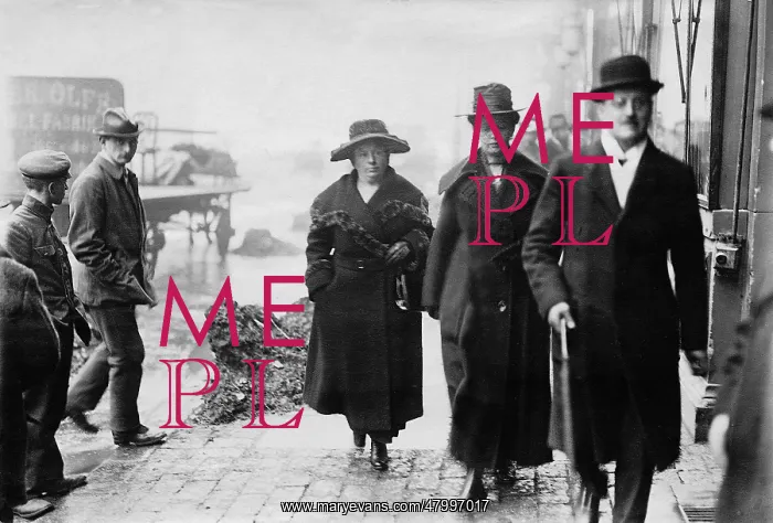 : Hedwig Bauer (born Hedwig Moch), wife of the SPD politician : Hedwig Bauer (born Hedwig Moch), wife of the SPD politician