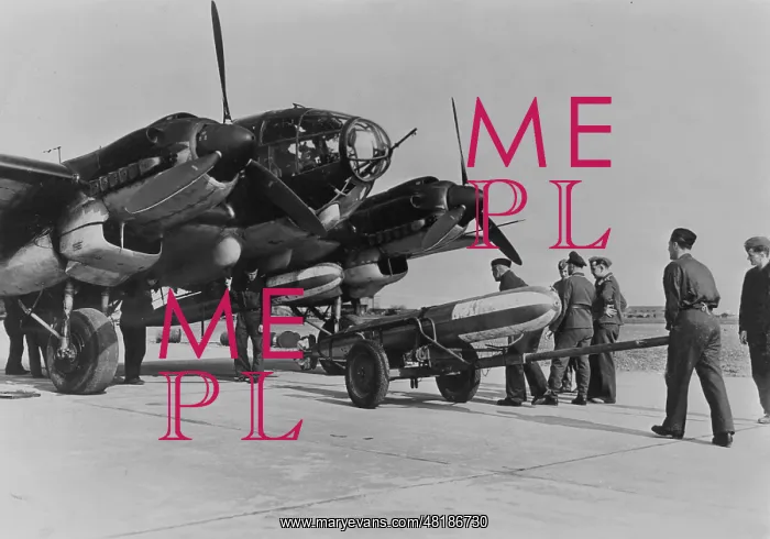: Heinkel He 111 is loaded with a torpedo, 1940 : Heinkel He 111 is loaded with a torpedo, 1940