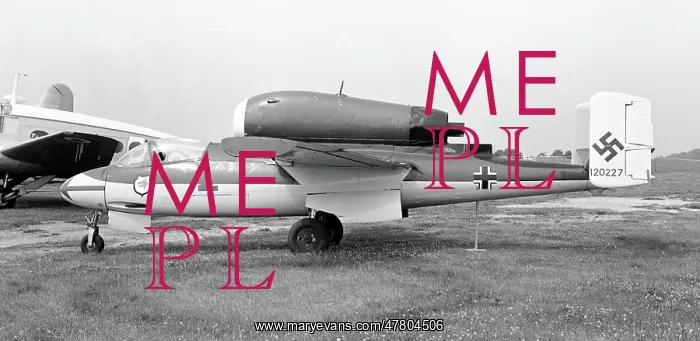 : Heinkel He162A-2 Red 2 : Heinkel He162A-2 Red 2