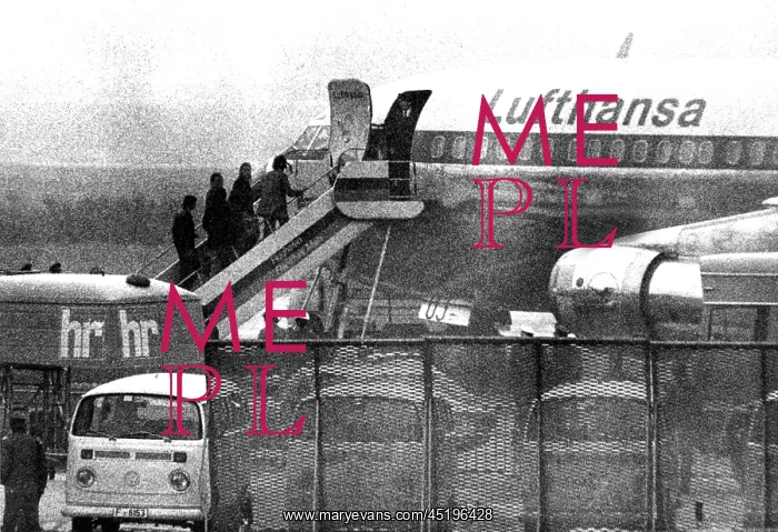: Heinrich Albertz provides himself as hostage in Lorenz kidna : Heinrich Albertz provides himself as hostage in Lorenz kidna
