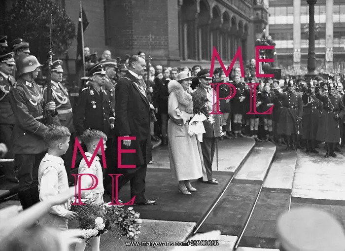 : Heinrich Sahm, Emmy Goring and Hermann Goring in front of th : Heinrich Sahm, Emmy Goring and Hermann Goring in front of th