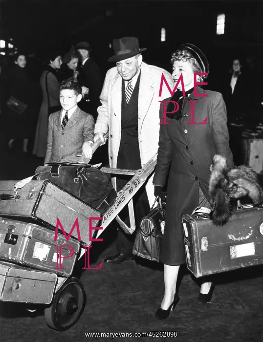 : Helen Hayes with her husband Charles MacArthur : Helen Hayes with her husband Charles MacArthur