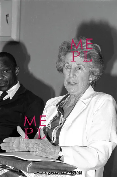 : Helen Suzman (1917 &, x2013; 2009) A determined fighter : Helen Suzman (1917 &, x2013; 2009) A determined fighter