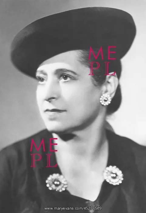 : Helena Rubenstein in the 1930s. Photo by Harcourt : Helena Rubenstein in the 1930s. Photo by Harcourt