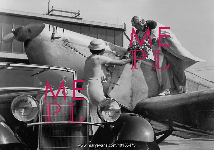 : Helene Boucher and Liesel Bach, 1934 : Helene Boucher and Liesel Bach, 1934