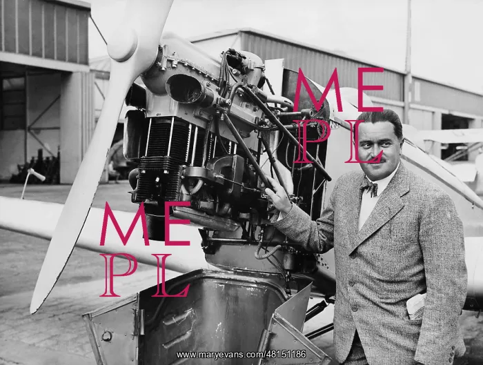 : Hellmuth Hirth and his new motor H.M.60, 1931 : Hellmuth Hirth and his new motor H.M.60, 1931