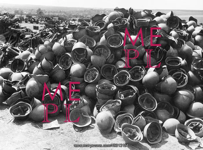 : Helmets of captured Russian soldiers on the Eastern front, 1 : Helmets of captured Russian soldiers on the Eastern front, 1