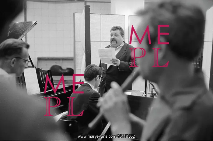 : Helmut Qualtinger at a recording session : Helmut Qualtinger at a recording session