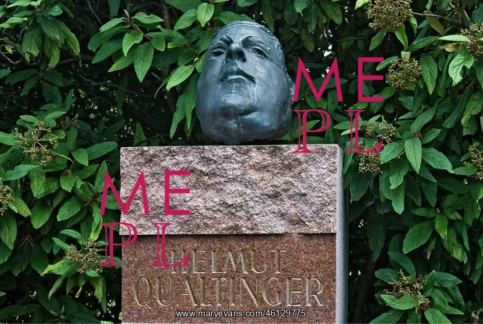 : Helmut Qualtinger's grave in Vienna's central : Helmut Qualtinger's grave in Vienna's central
