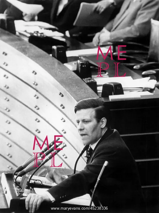 : Helmut Schmidt in the Bundestag 1958 : Helmut Schmidt in the Bundestag 1958