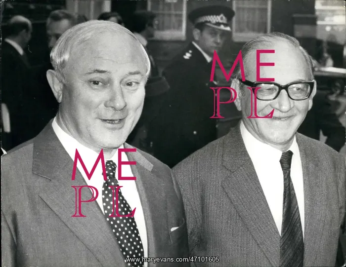 : Helmut Schmidt and Fred Mulley in London : Helmut Schmidt and Fred Mulley in London