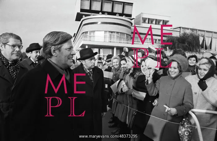 : Helmut Schmidt leaves USSR : Helmut Schmidt leaves USSR