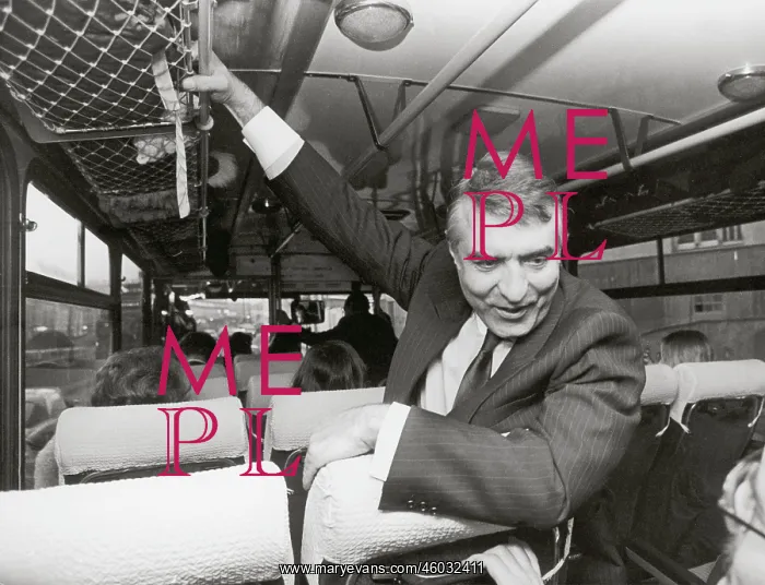 : Helmut Zilk on a bus : Helmut Zilk on a bus