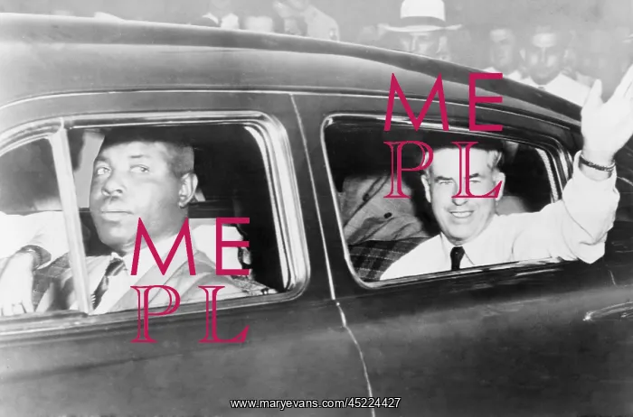  : Henry A. Wallace waving from an automobile ?
