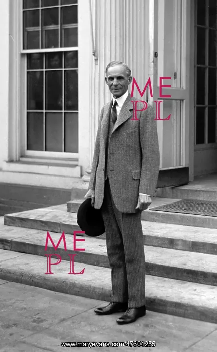 : Henry Ford, American Industrialist : Henry Ford, American Industrialist