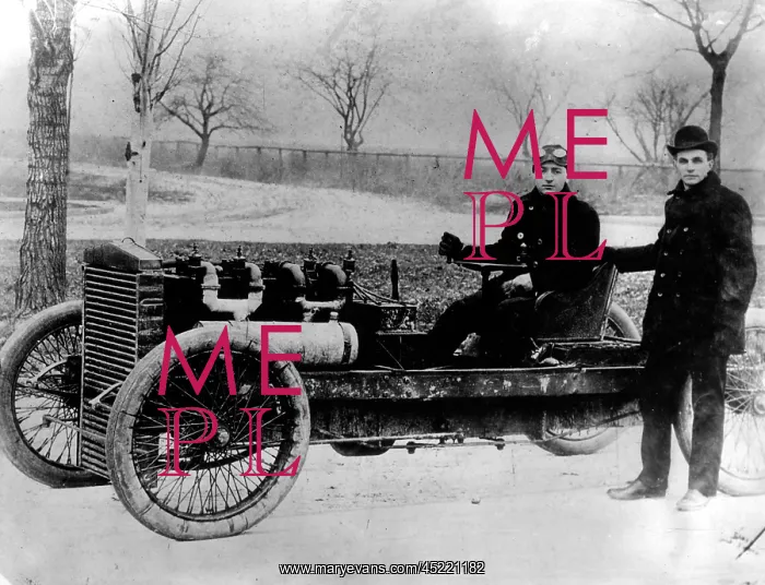 : Henry Ford with driver Barney Oldfield in ? : Henry Ford with driver Barney Oldfield in ?