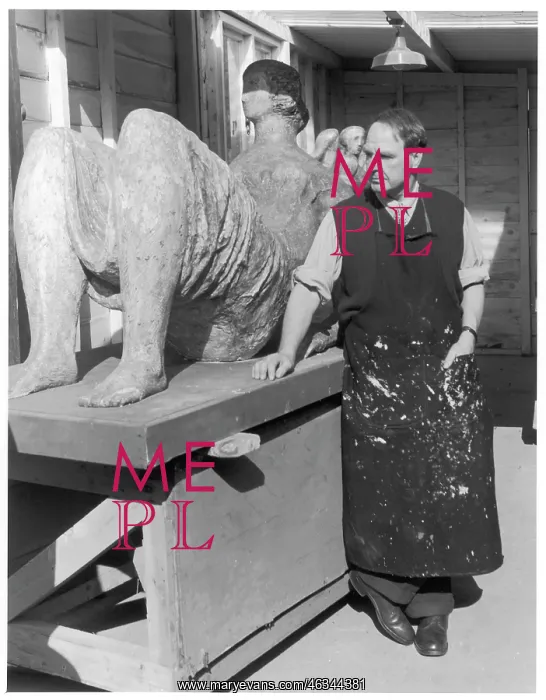 : HENRY MOORE (1898-1986) : HENRY MOORE (1898-1986)
