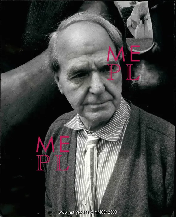 : Henry Moore, sculptor, at his home in Much Hadham : Henry Moore, sculptor, at his home in Much Hadham