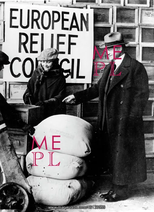 : Herbert Hoover inspects food shipment, Brooklyn, USA : Herbert Hoover inspects food shipment, Brooklyn, USA