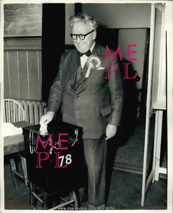 : Herbert Morrison casts his vote in the General Election : Herbert Morrison casts his vote in the General Election