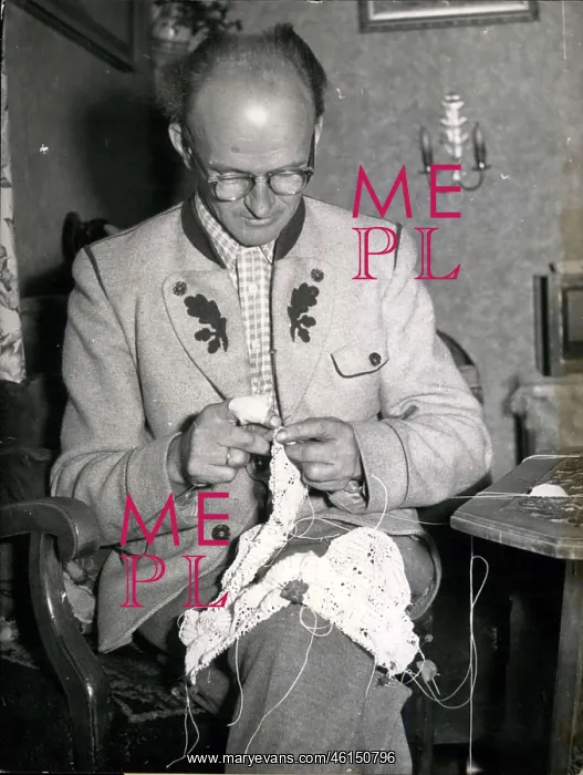 : Herbert Niebling, lace maker : Herbert Niebling, lace maker