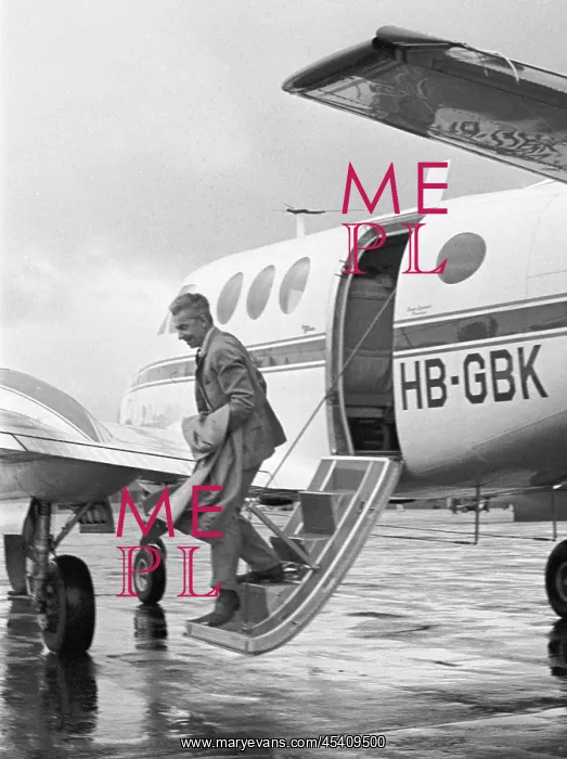 : Herbert von Karajan - arrival to Prague : Herbert von Karajan - arrival to Prague