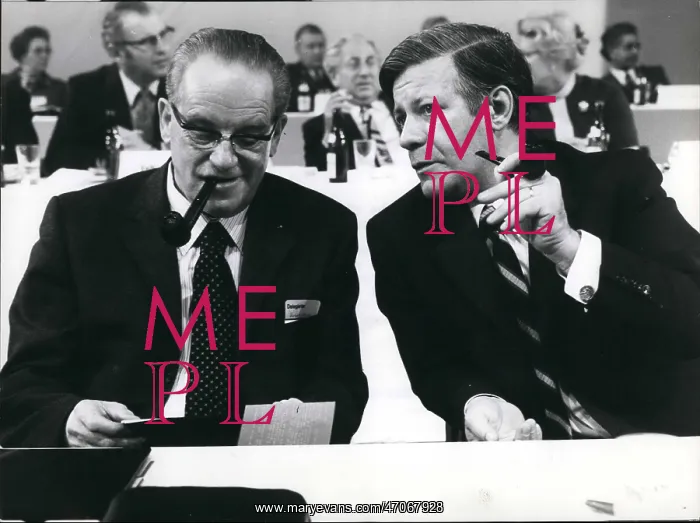 : Herbert Wehnor and Helmut Schmidt at a conference : Herbert Wehnor and Helmut Schmidt at a conference