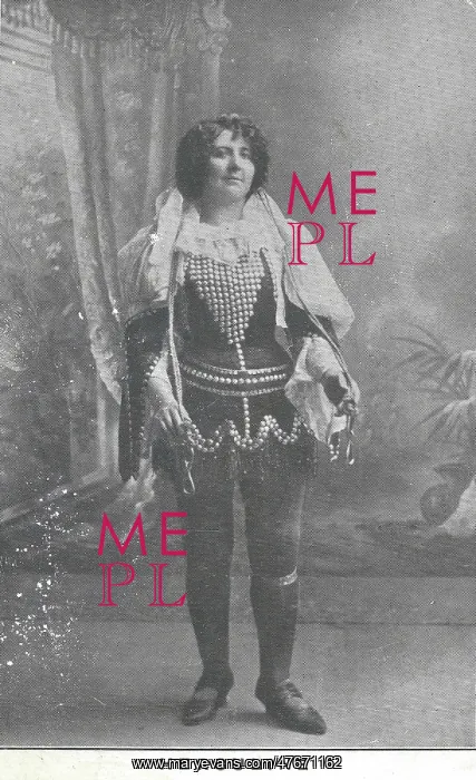 : Herculine strongwoman : Herculine strongwoman
