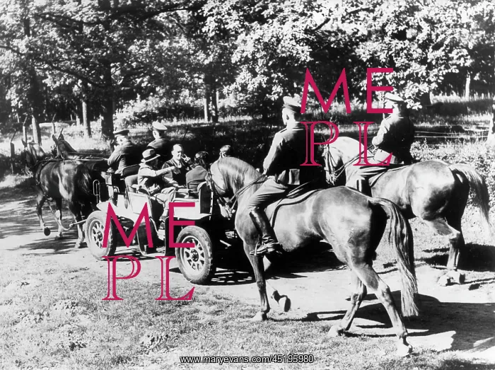 : Herman Goering on a trip through the Schorfheide : Herman Goering on a trip through the Schorfheide