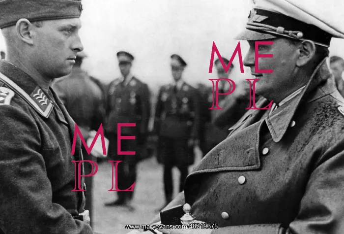: Hermann Gnring honors a pilot with the Iron Cross 1st Cl : Hermann Gnring honors a pilot with the Iron Cross 1st Cl