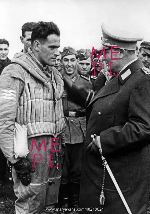 : Hermann Gnring with a pilot of the Luftwaffe, 1940 : Hermann Gnring with a pilot of the Luftwaffe, 1940