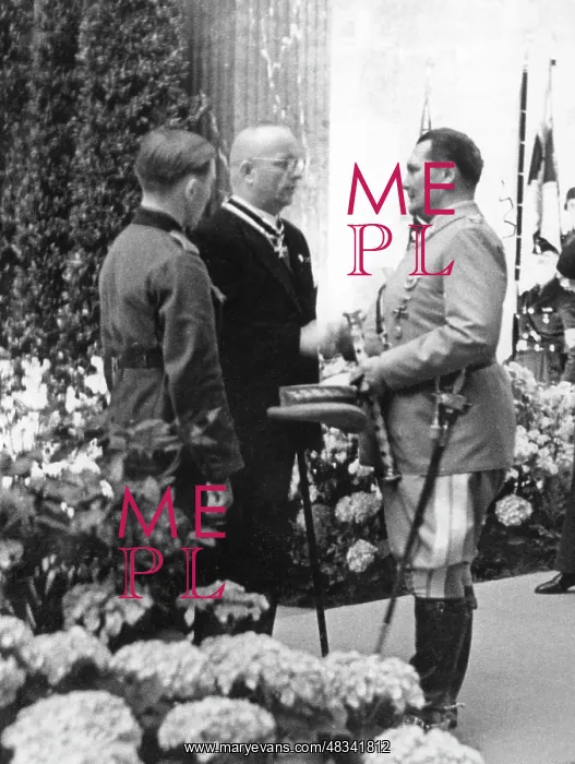 : Hermann Goering with armaments workers, 1942 : Hermann Goering with armaments workers, 1942