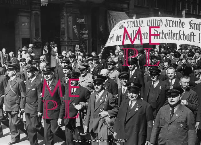 : Hermann Goering with Berlin workers on May 1, 1934 : Hermann Goering with Berlin workers on May 1, 1934