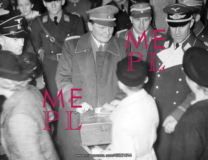 : Hermann Goering collects money for the Day : Hermann Goering collects money for the Day