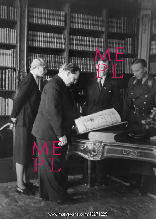: Hermann Goering at Einsatzstab Rosenberg headquarters : Hermann Goering at Einsatzstab Rosenberg headquarters