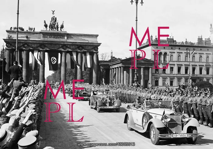 : Hermann Goering and Ernst Roehm at the Brandenburg Gate, 193 : Hermann Goering and Ernst Roehm at the Brandenburg Gate, 193