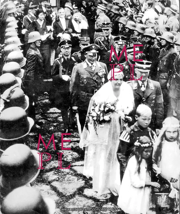 : Hermann Goering and Ernst Roehm at the wedding of the Senior : Hermann Goering and Ernst Roehm at the wedding of the Senior