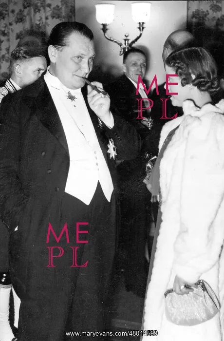 : Hermann Goering together with the opera singer Maria Cebotar : Hermann Goering together with the opera singer Maria Cebotar