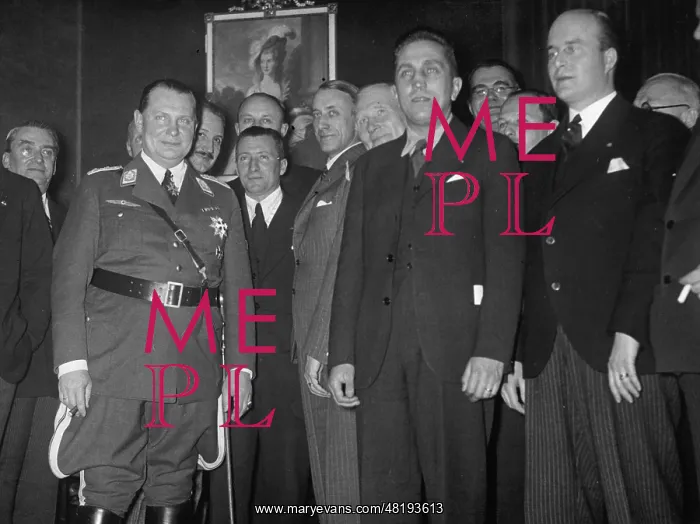 : Hermann Goering with representatives of the European airline : Hermann Goering with representatives of the European airline